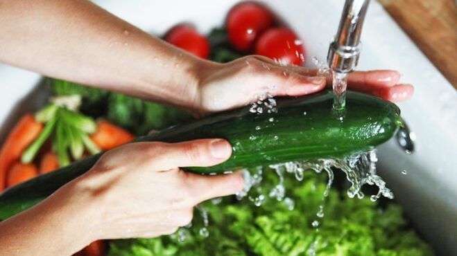 groenten wassen om infectie met protozoaire parasieten te voorkomen